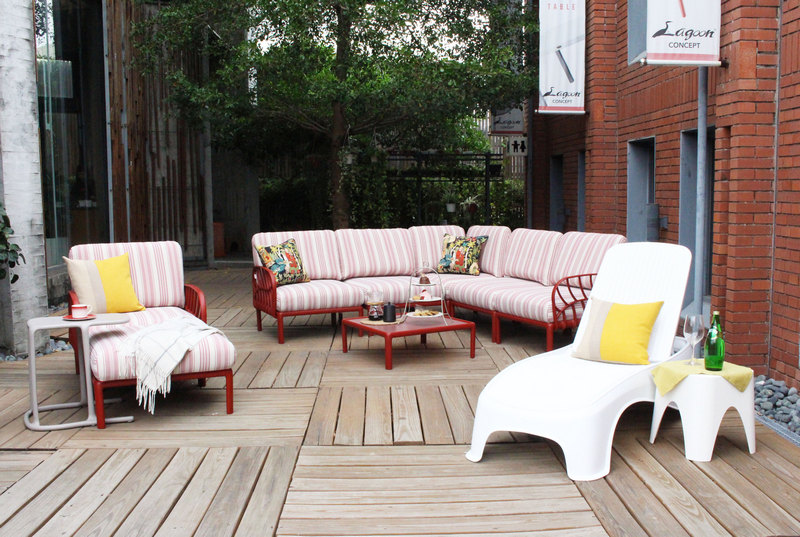 Lagoon patio sofa set and chaise lounges Lagoon patio sofa set and chaise lounges