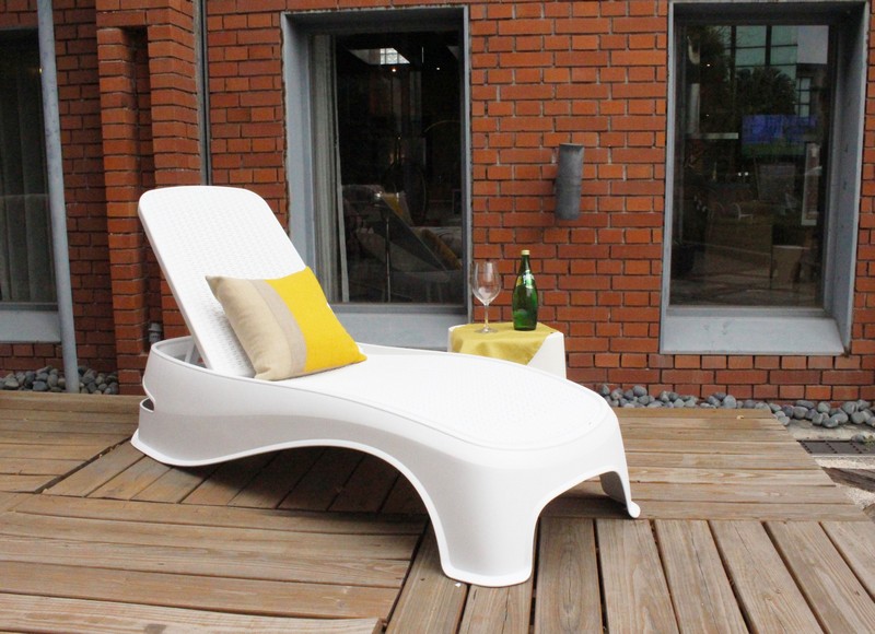 Hawaii chaise lounge and Mallorca rattan coffee table Hawaii chaise lounge and Mallorca rattan coffee table