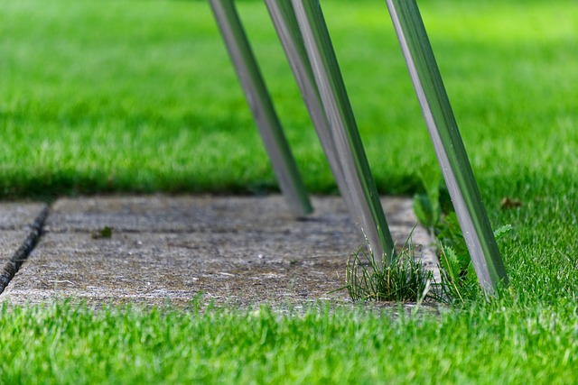Close-up of aluminum chair legs, Image by Markus Distelrath from Pixabay