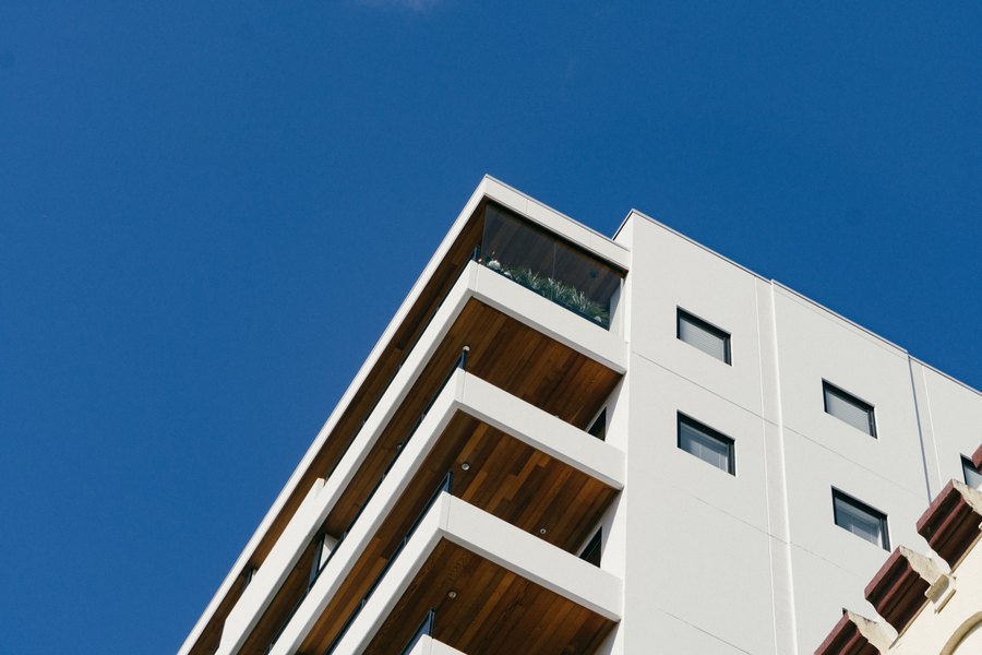 Aprovecha el balcón Foto de Douglas Bagg on Unsplash