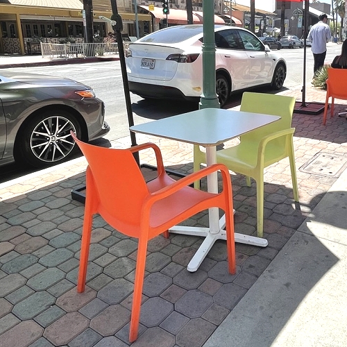 pic2s Tutti Frutti Frozen Yogurt and Juice Bar, USA - Lagoon Design Furniture