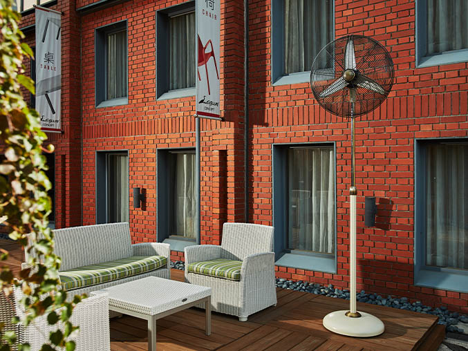 3149-677x508px_2 24'' Ventilador Cl&aacute;sico de Pedestal - Lagoon muebles de dise&ntilde;o