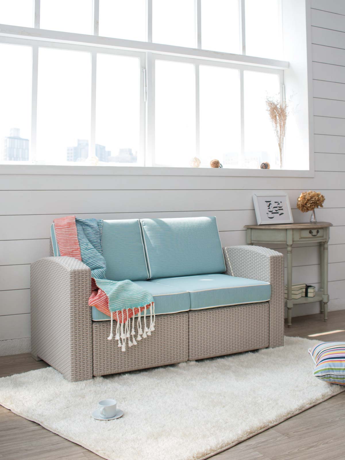 Magnolia Loveseat 