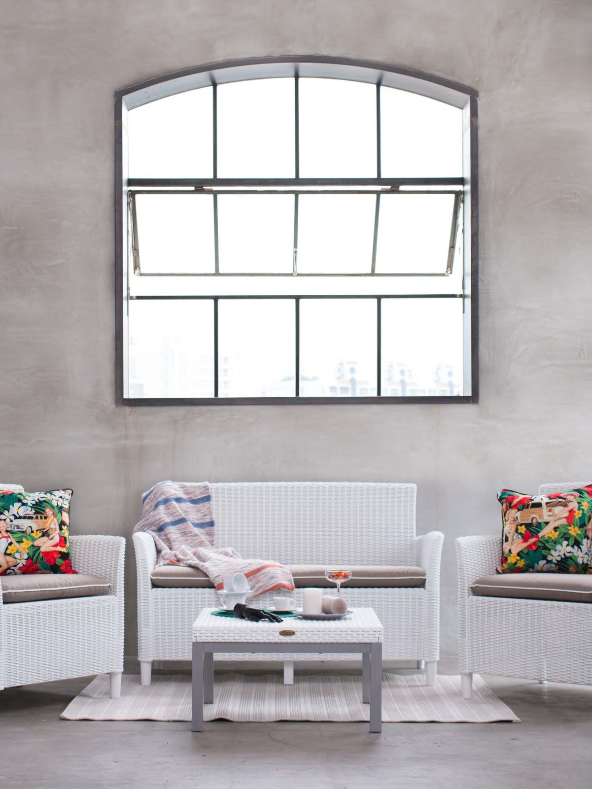 Gardenia Dining Loveseat