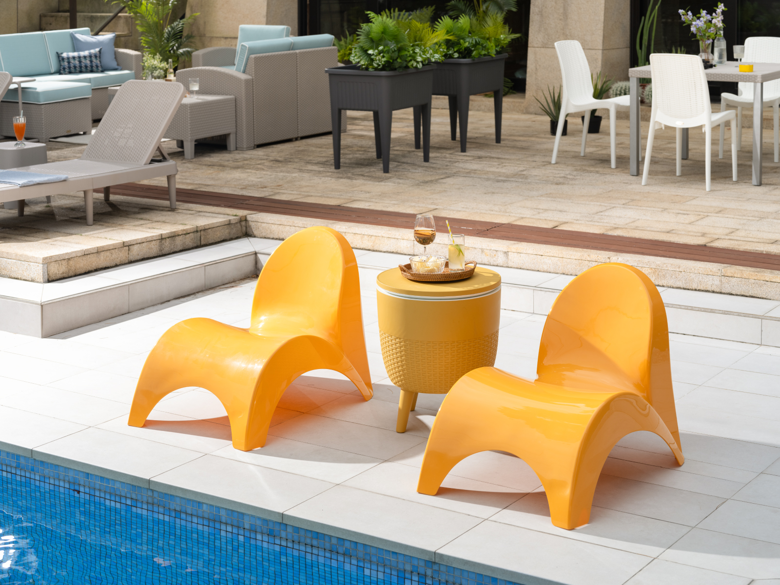 7058_PT5 Angel's Trumpet Outdoor Stackable Chaise Lounge