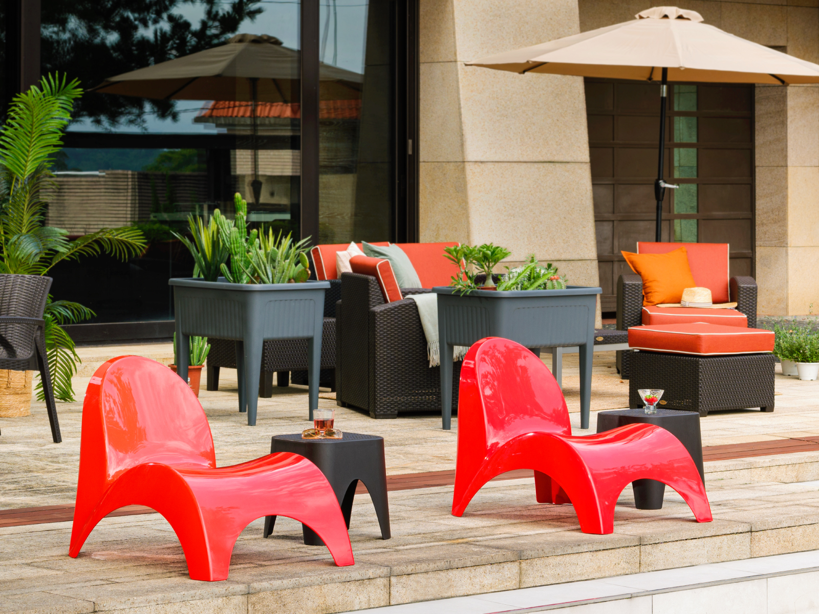 7058_PT6 Angel's Trumpet Outdoor Stackable Chaise Lounge