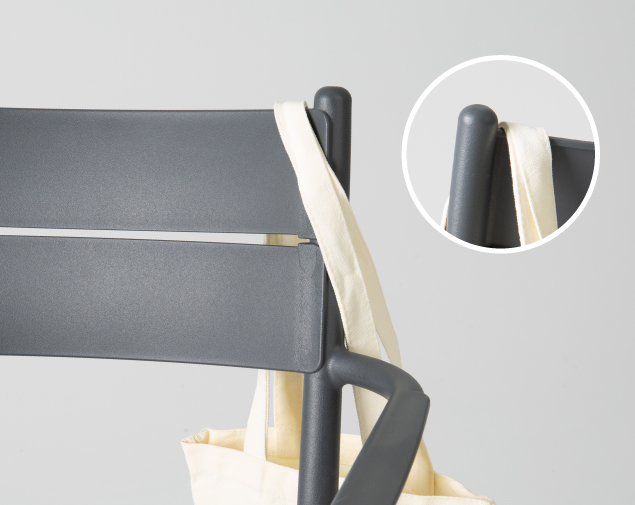 Easy-to-Grip Handle /Backrest