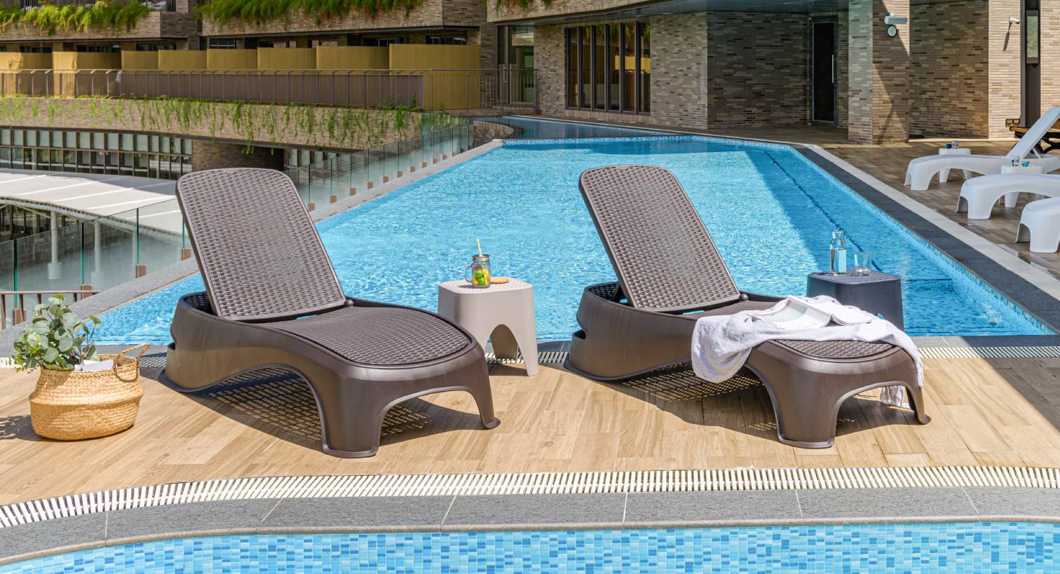 _1512x819_6-5PoolSideFurniture Plastic Outdoor Lounge Chairs＆Poolside Patio Furniture - Lagoon