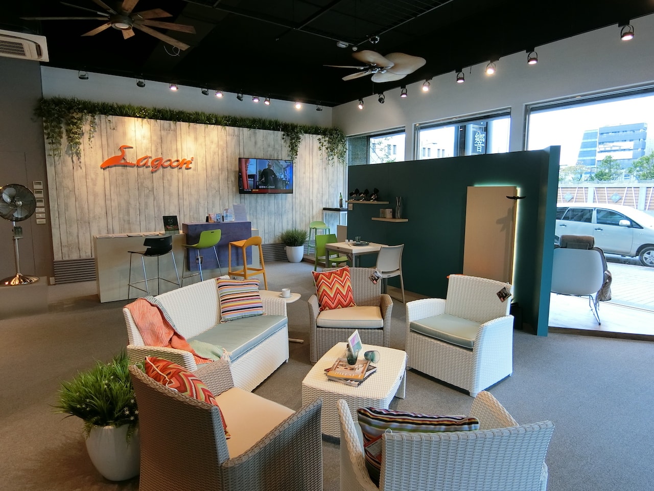 store-1-3 Tiendas - Lagoon muebles de dise&ntilde;o